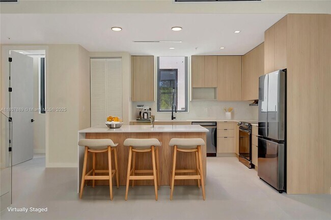 Building Photo - 2692 SW 25th Ave