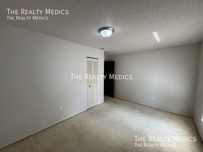 Building Photo - 2144 E Parkton Dr
