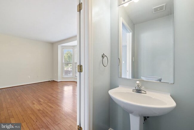 Building Photo - 8220 Ramseur Pl