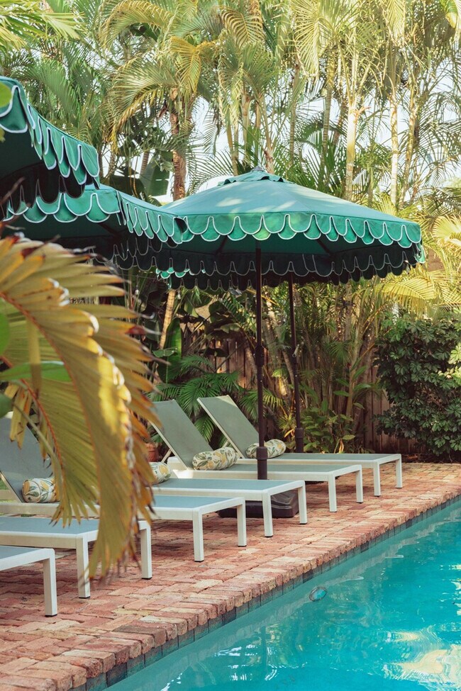 Building Photo - 446 27th St