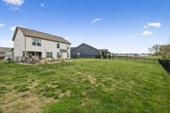 Building Photo - 3 Bedroom 2 1/2 Bathroom Home