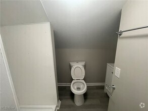 Building Photo - 578 Hoye Ave
