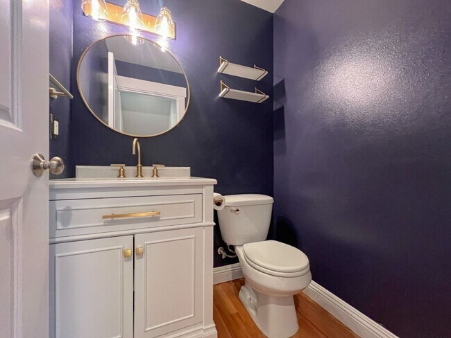 Building Photo - 2Bd/3Ba Seattle Townhouse