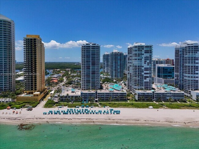 Building Photo - 16425 Collins Ave