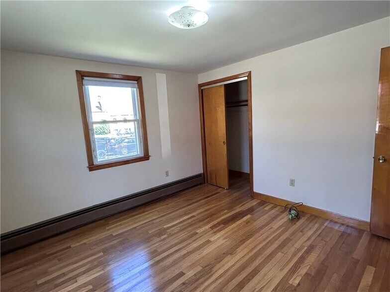 Building Photo - 9 Custer Ave