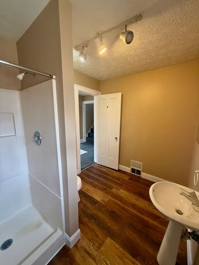 Building Photo - Westmoreland Duplex One