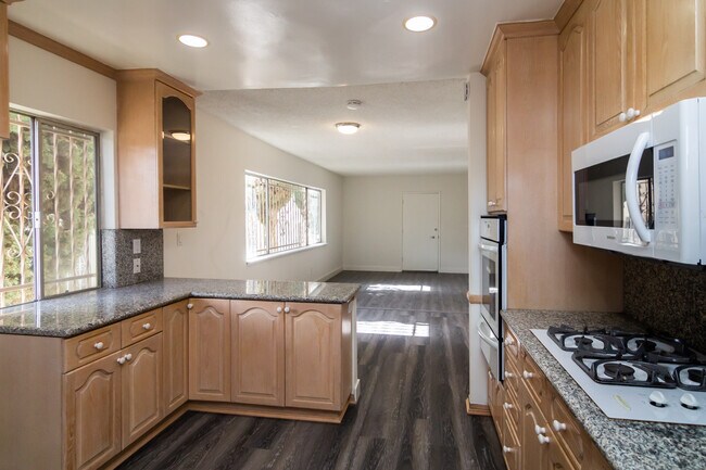 Building Photo - 1108 S Corning St