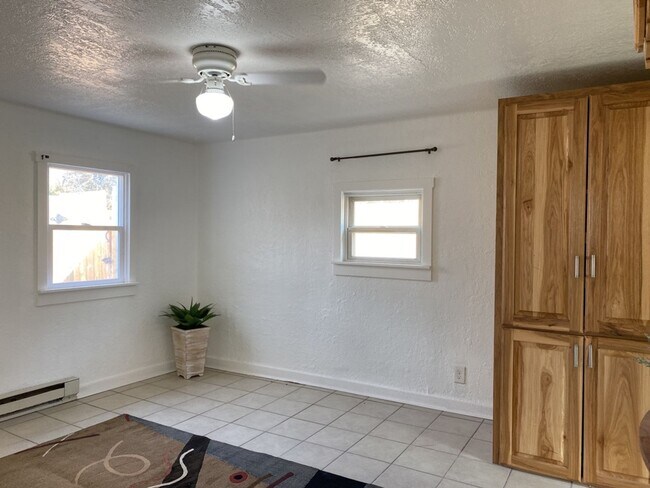 Building Photo - 1127 W Mulberry St