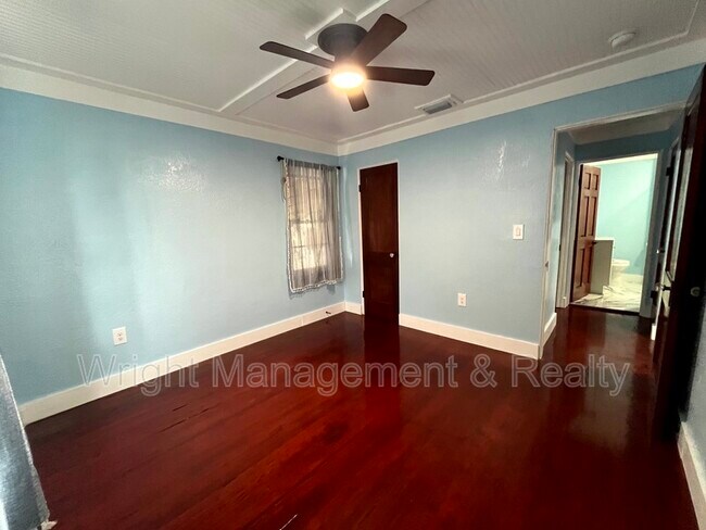 Building Photo - 1215 N Garden Ave