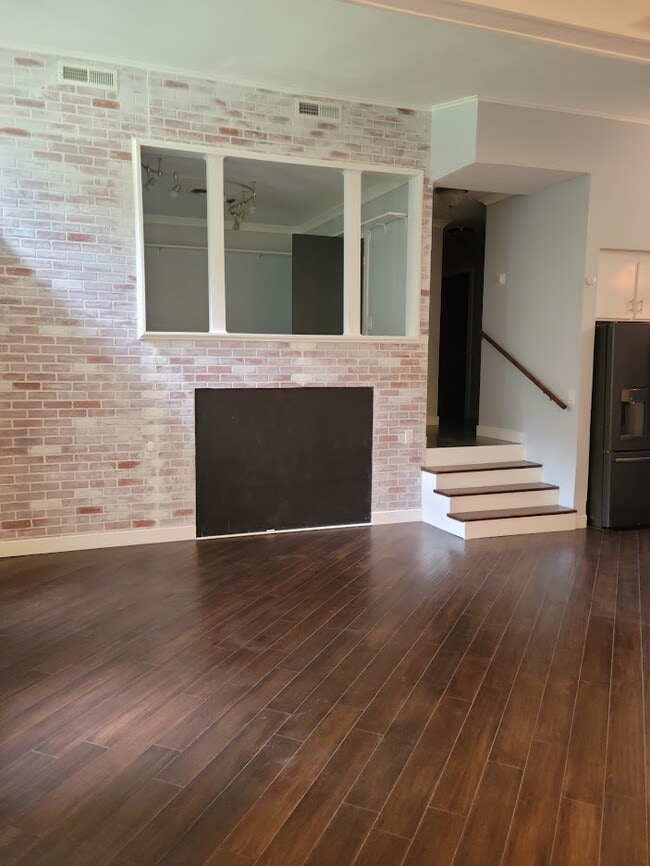 Building Photo - 117 Apple Cir
