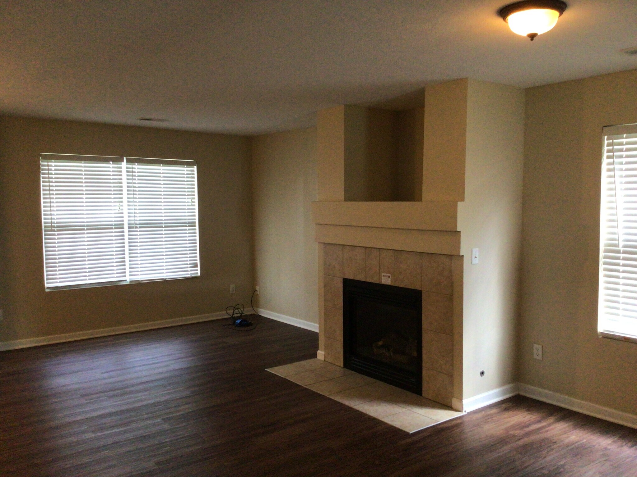 Building Photo - 1245 Cloverview St