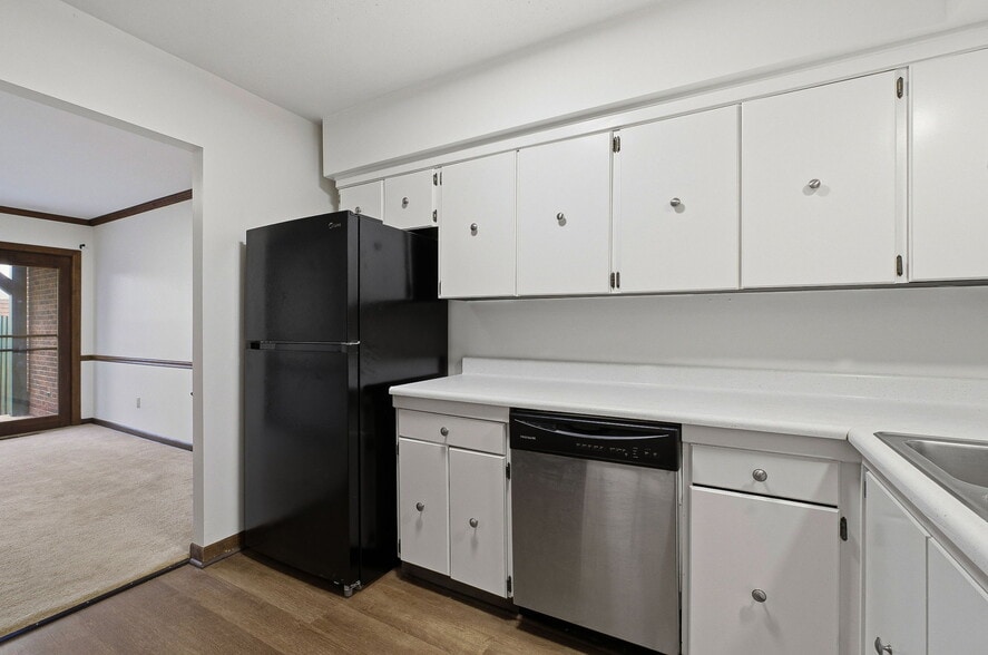 Building Photo - 4554 Sandringham Dr