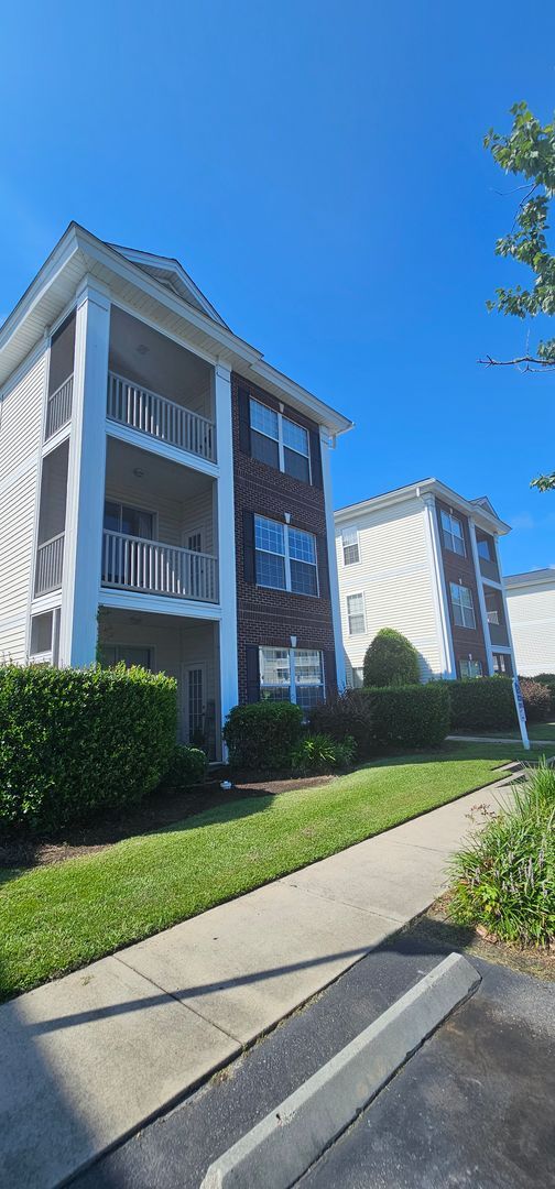 Building Photo - River Oaks Community