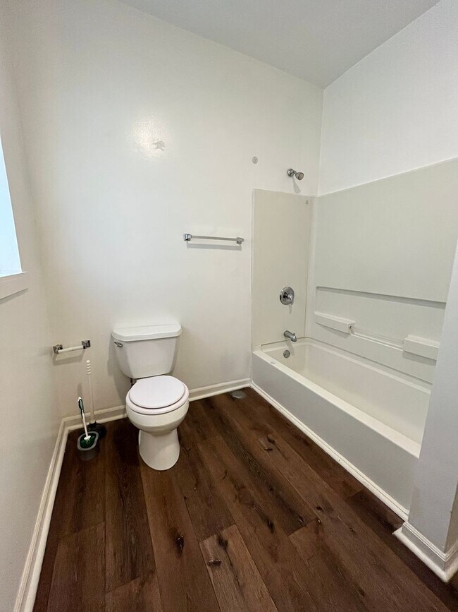 Building Photo - 307 Herkimer St