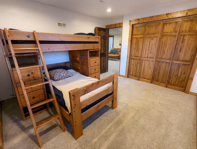 Building Photo - 1228 Palmers Dr