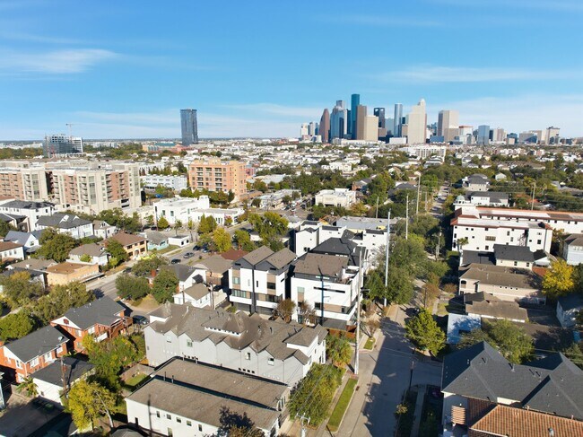 Building Photo - 1628 Van Buren St