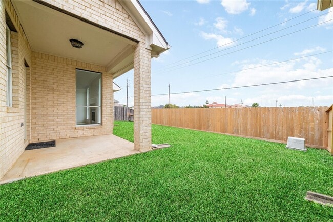 Building Photo - 304 Lago Vista St