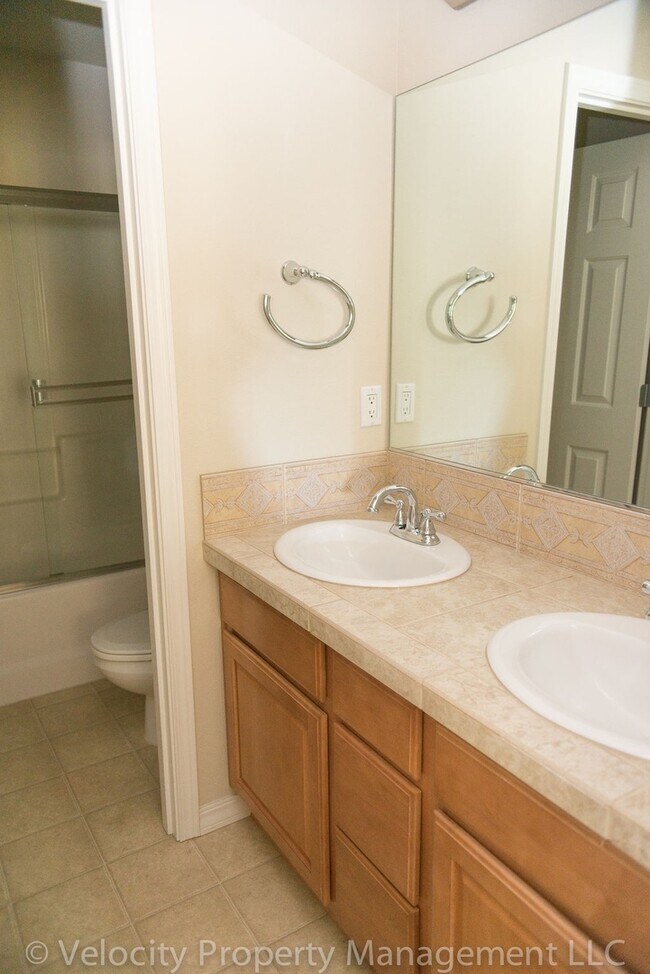 Building Photo - Large 5 Bedroom River Canyon Estates Home with Community Pool!