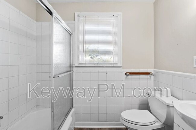 Building Photo - 2085 Heckle St