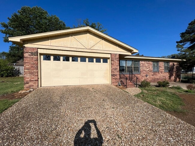 Building Photo - 3 bed 2 bath on culdesac