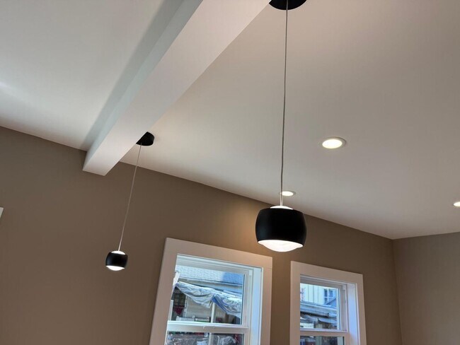 Building Photo - Beautifully Renovated Home in Oakland!