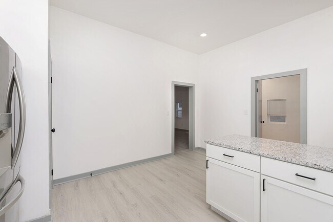 Building Photo - 1229 Spann Ave