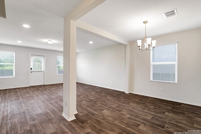 Building Photo - 2850 Lindenwood Run