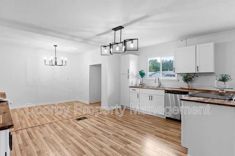 Building Photo - 841 Kay Cir