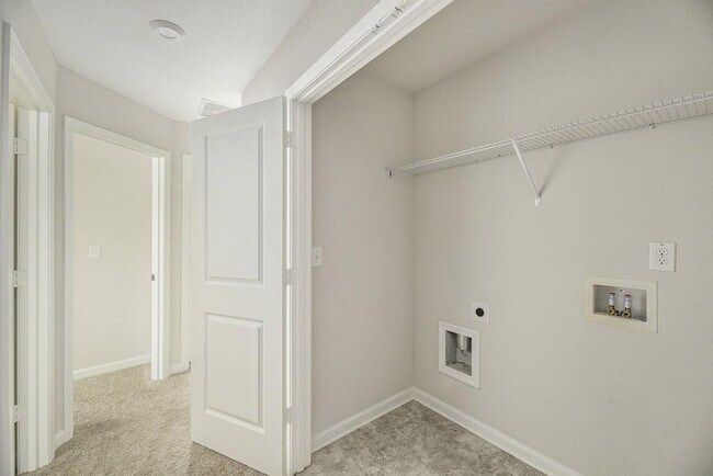 Building Photo - 489 Samara Ct