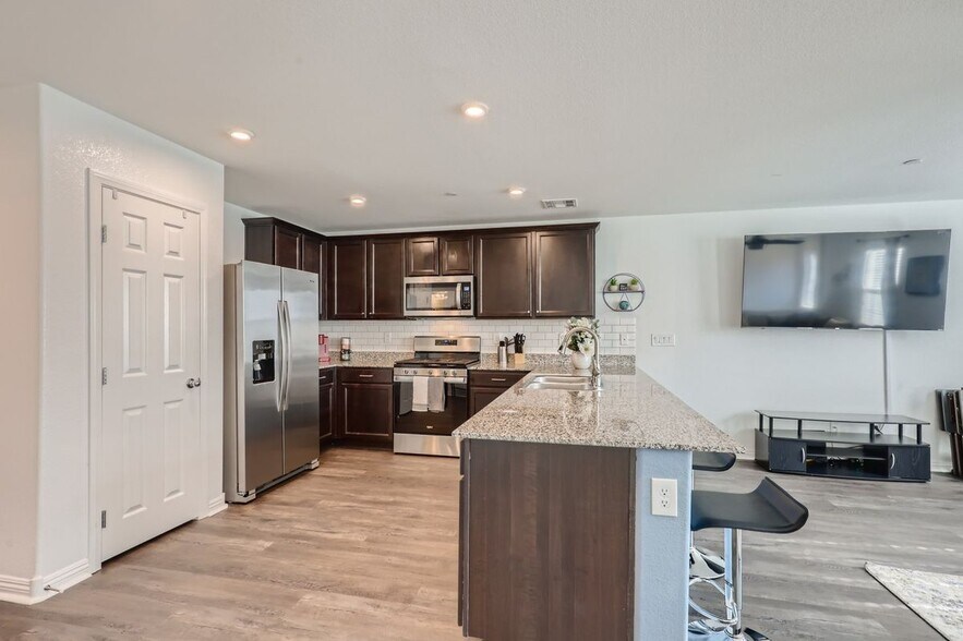 Building Photo - 4642 Ingleton Cir