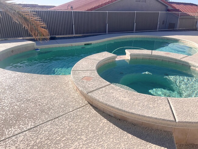 Building Photo - Unfurnished Long Term Pool Home