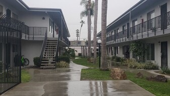 Gated community with pool and laundry - 5530 Ackerfield Ave
