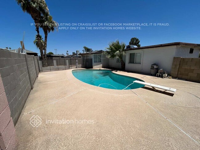 Building Photo - 5646 W Palo Verde Ave