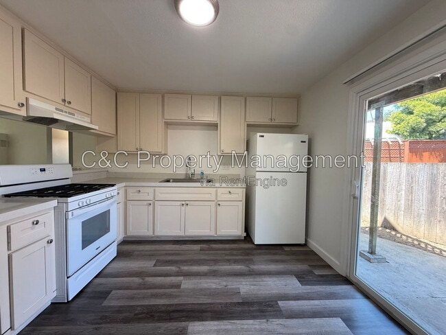 Building Photo - 2895 Capitola Rd