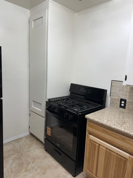 Building Photo - 3311 1/2 West 78th Street