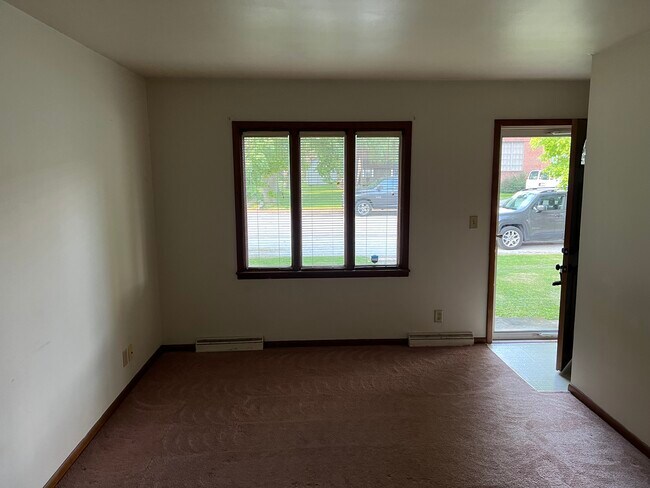 Building Photo - 103 W Clark St