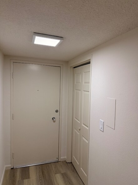 Building Photo - 525 N San Mateo Dr