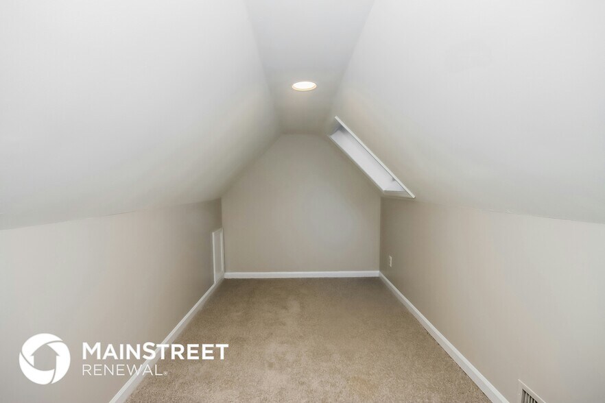 Building Photo - 919 Briarcliff Rd