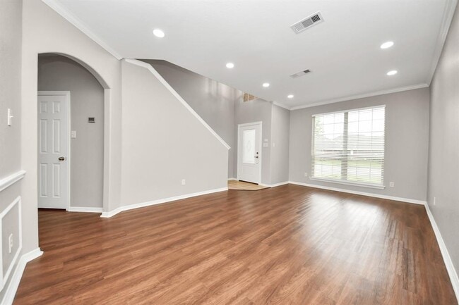 Building Photo - 8522 Sports Haven Dr