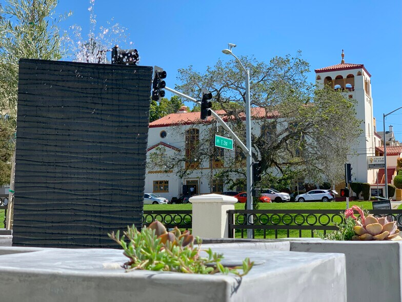 Building Photo - 2127 Park Blvd
