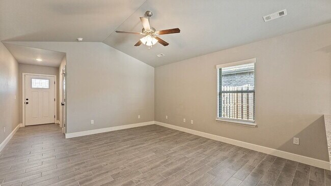 Building Photo - "Homey 4-Bedroom House in Bentonville – 1,433 Sq. Ft. of Comfort!"