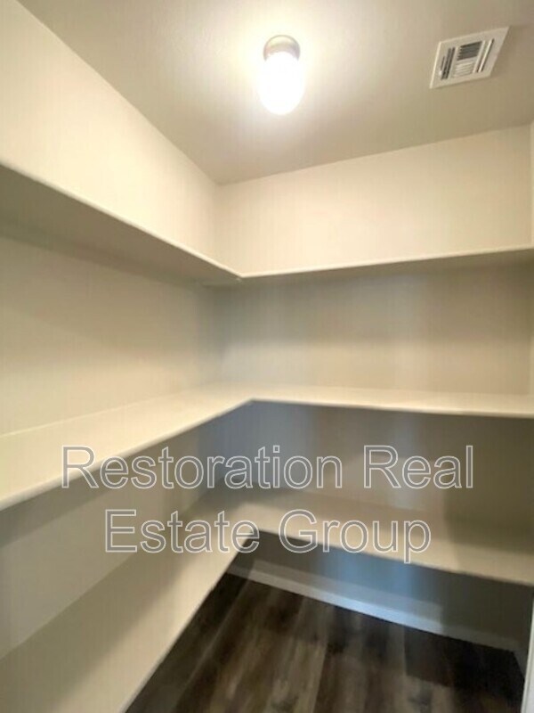 Building Photo - 10010 E 108th Pl N