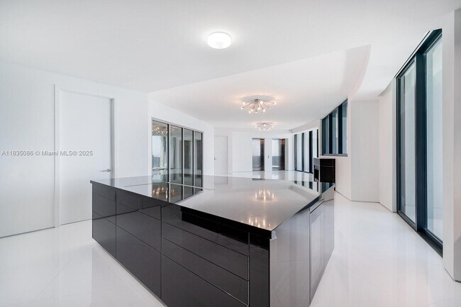 Building Photo - 18555 Collins Ave
