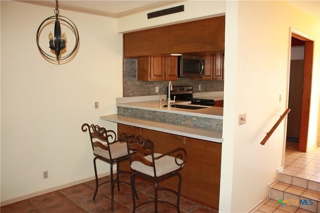 Building Photo - 421 Watts Ln