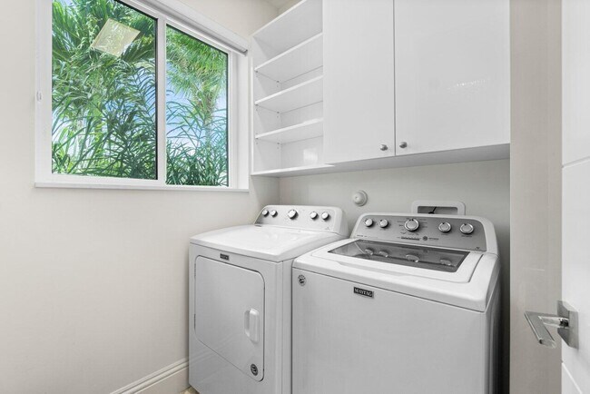 Building Photo - 1212 Hillsboro Mile