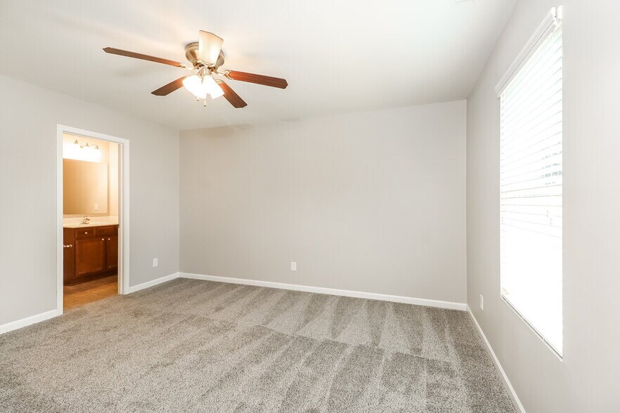 Building Photo - 983 Ramsgate Dr SW