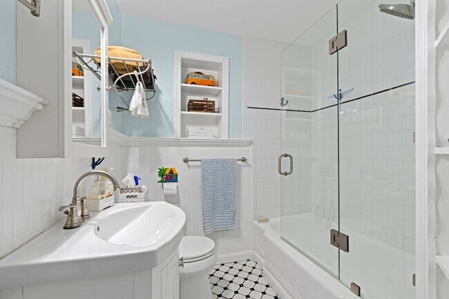 Building Photo - 430 N Ocean Breeze
