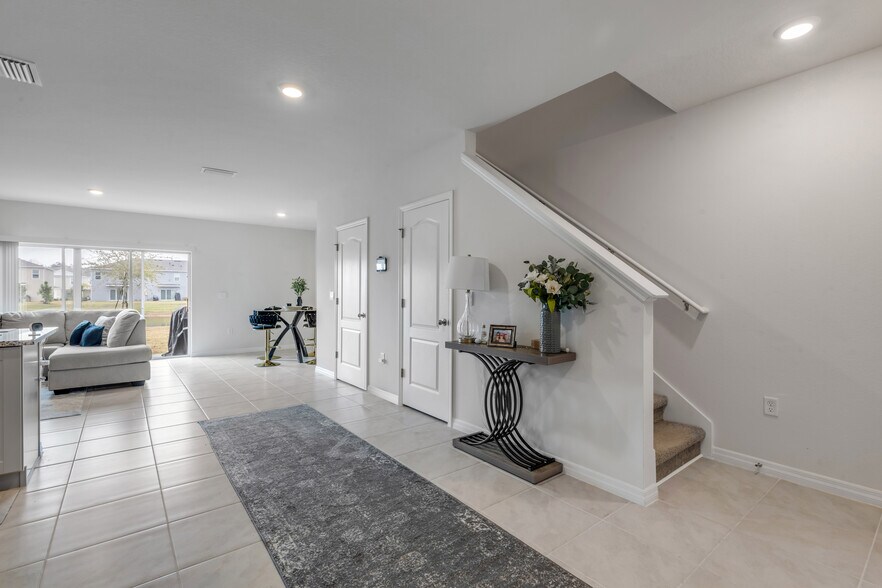 Building Photo - 2724 Silver Canoe Dr