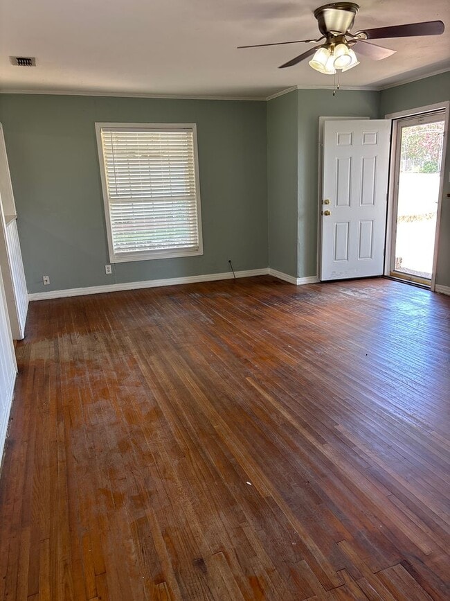 Building Photo - Cute 2/2/1 in the heart of Pollard Park area!