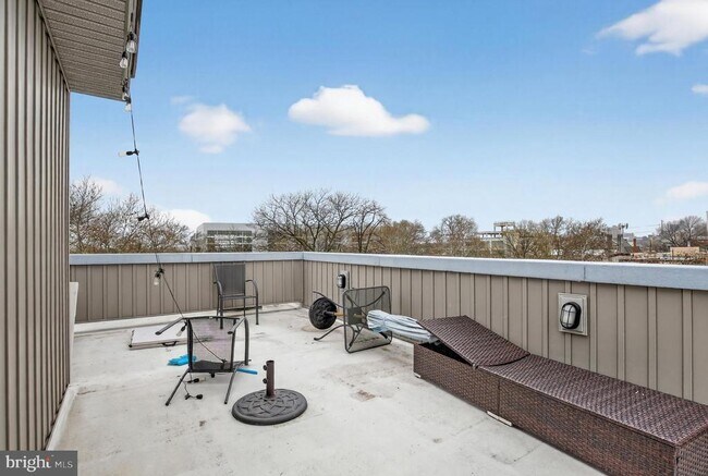 Building Photo - 1445 S 32nd St